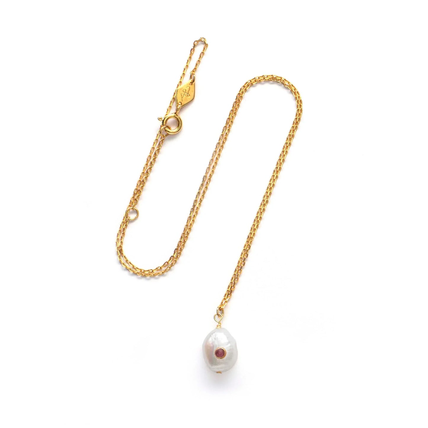 Anni Lu - Halskæde - Ruby - Baroque Pearl - Stilkompagniet.dk