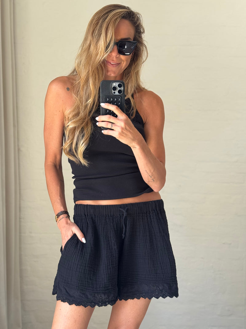 The Collection - Shorts - Black - Kira