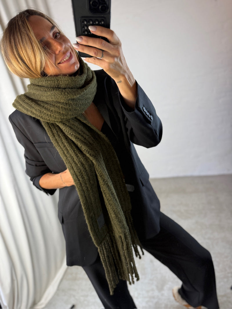 Iro - Halstørklæde - Khaki - Fluffy Scarf