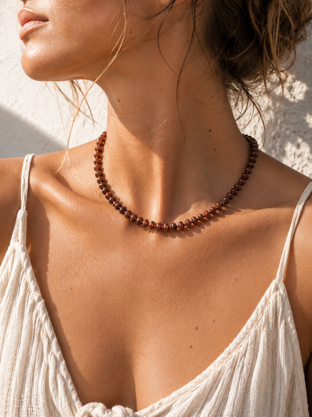 Andcopenhagen Jewelry - Perlehalsklæde - Rød tigerøje - Ebba