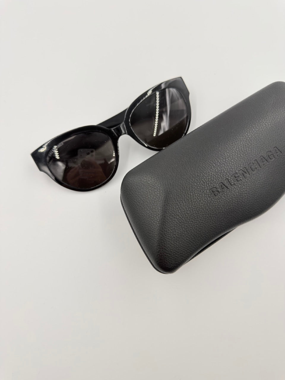 Preloved Balenciaga BB Logo Cat-Eye – solbriller – sorte oversized solbriller – secondhand