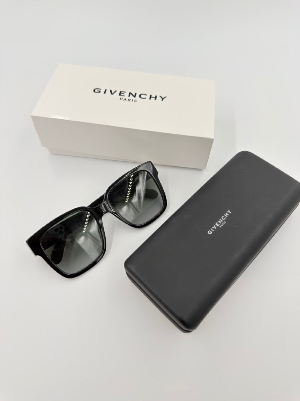 Preloved Givenchy 4G Square – solbriller – sorte oversized square solbriller – secondhand
