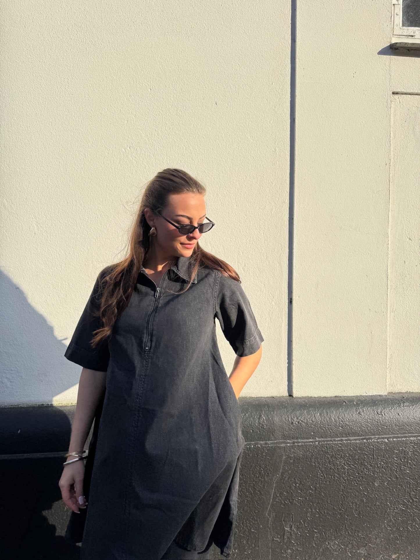 My Essential Wardrobe - Kjole - Denim Dark Grey Wash - MaloMW