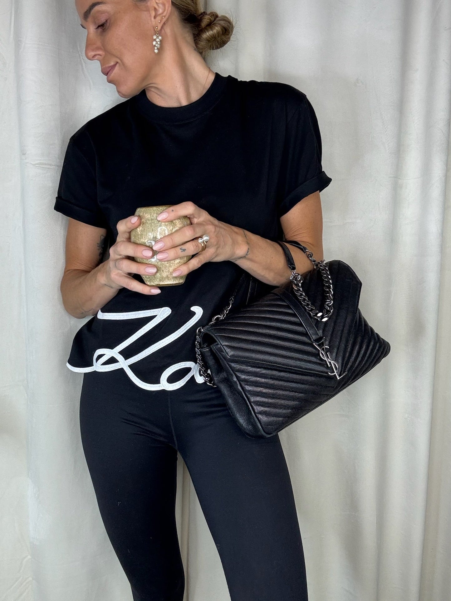 Karl Lagerfeld - T-shirt - Sort/hvid - Signature hem - Stilkompagniet.dk