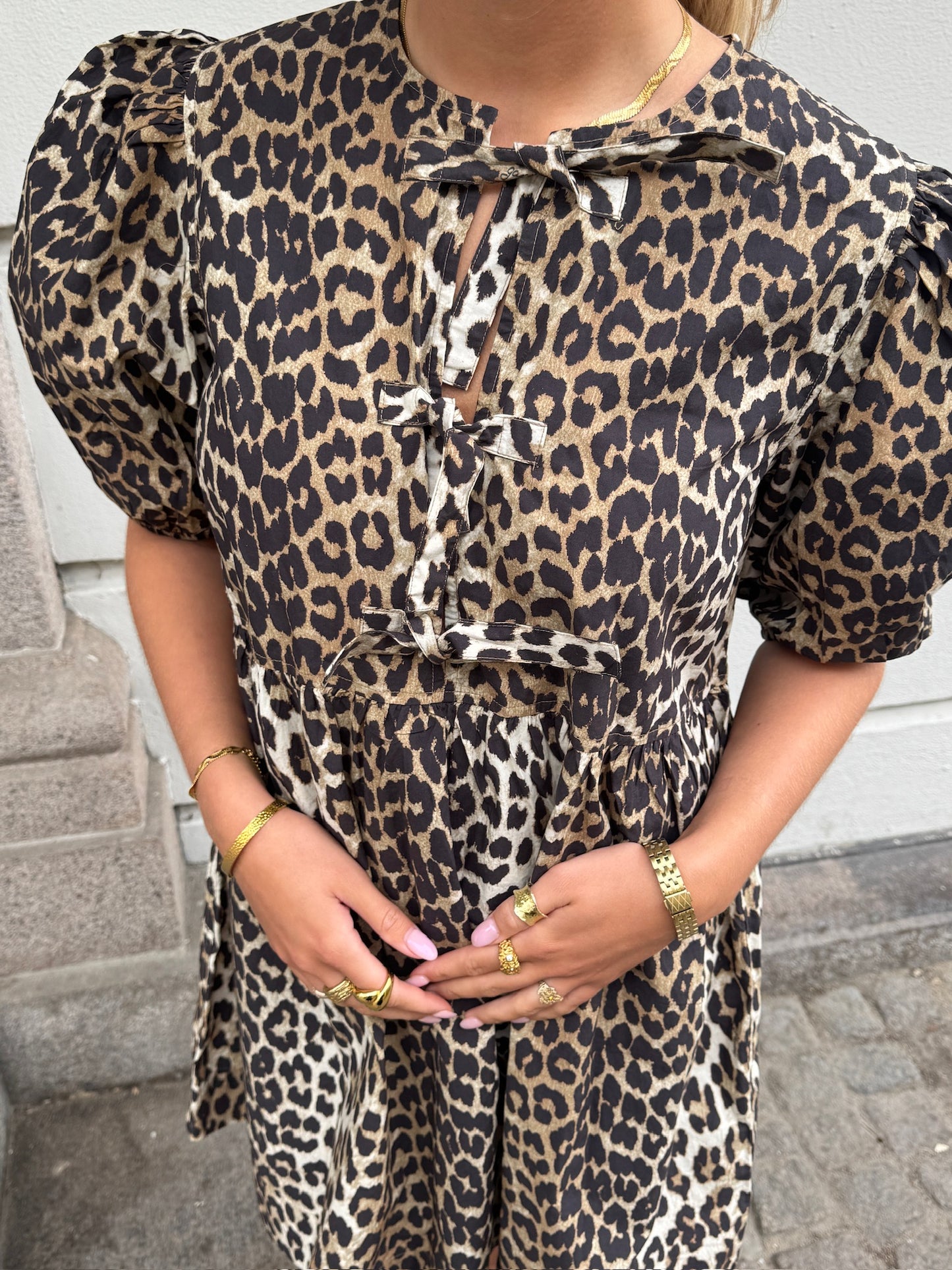 Ganni - Kjole - Leopard - Poplin tie string mini dress