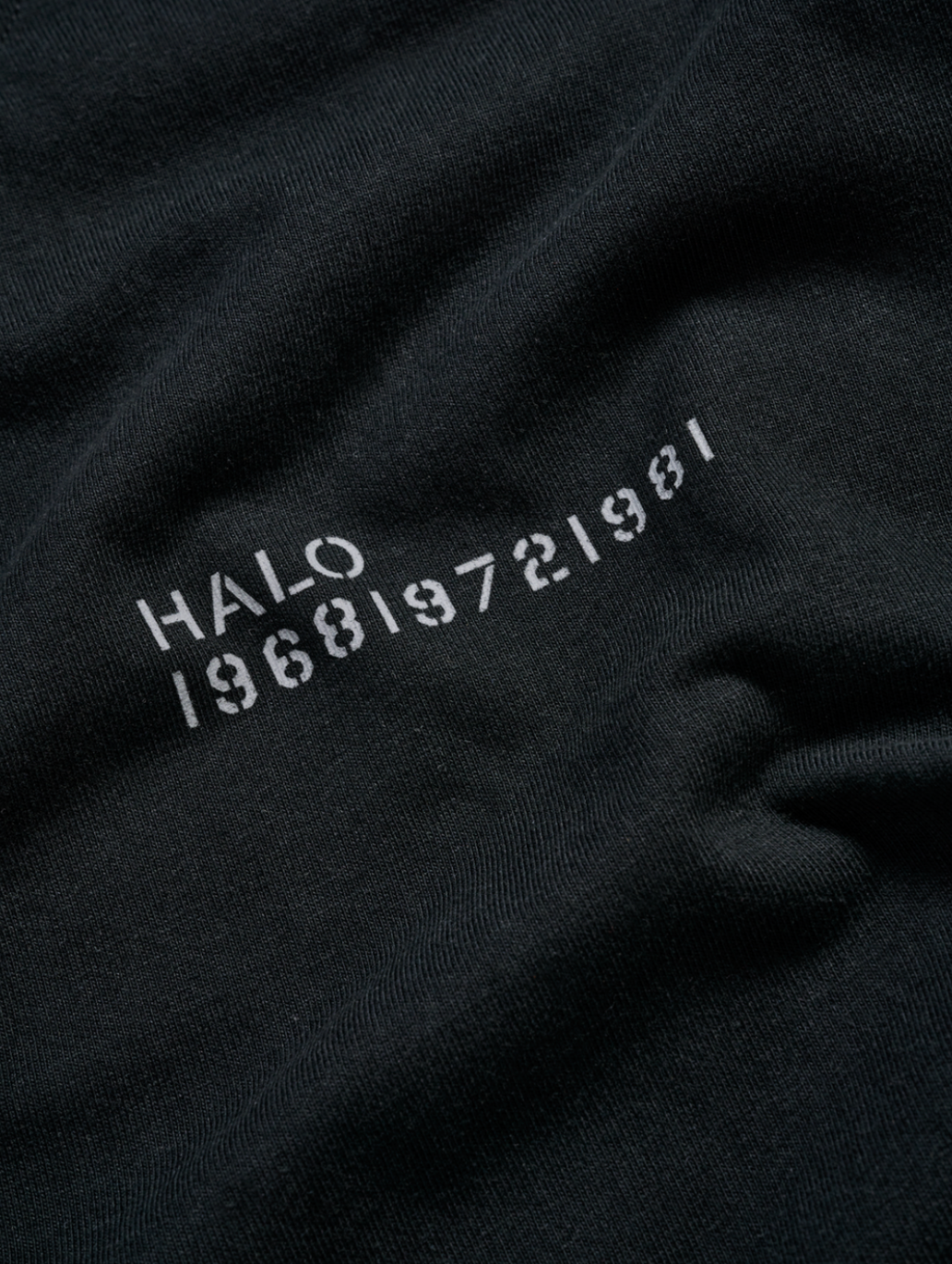 HALO - T-shirt - Black 2390 - Essential - Stilkompagniet.dk