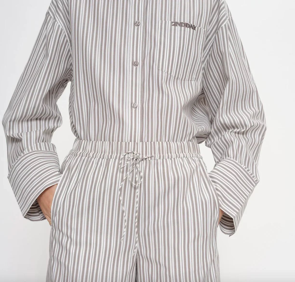 2NDDAY - Skjorte - Walnut Stripe - Clarin - Stilkompagniet.dk