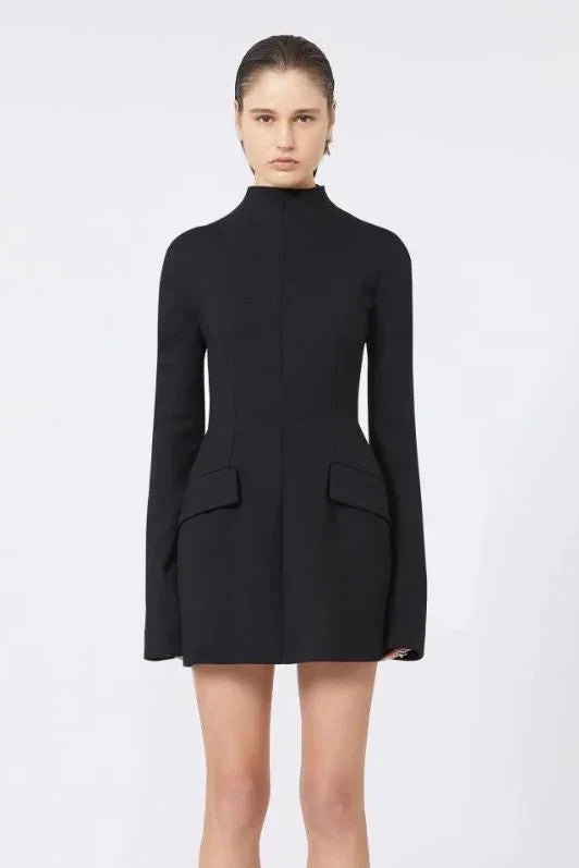 Model i Sportmax IT kjolen – italiensk luksus og moderne minimalisme hos Number Nine.