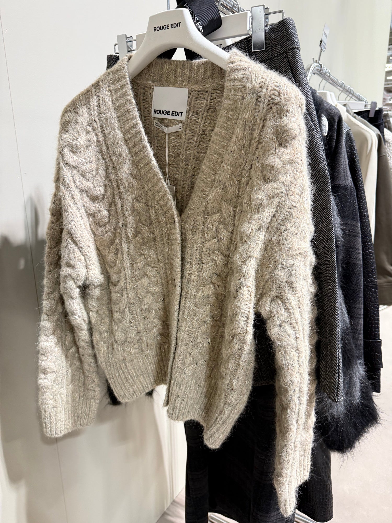 Rouge Edit nyheder hos Number Nine – moderne minimalistiske silhuetter.