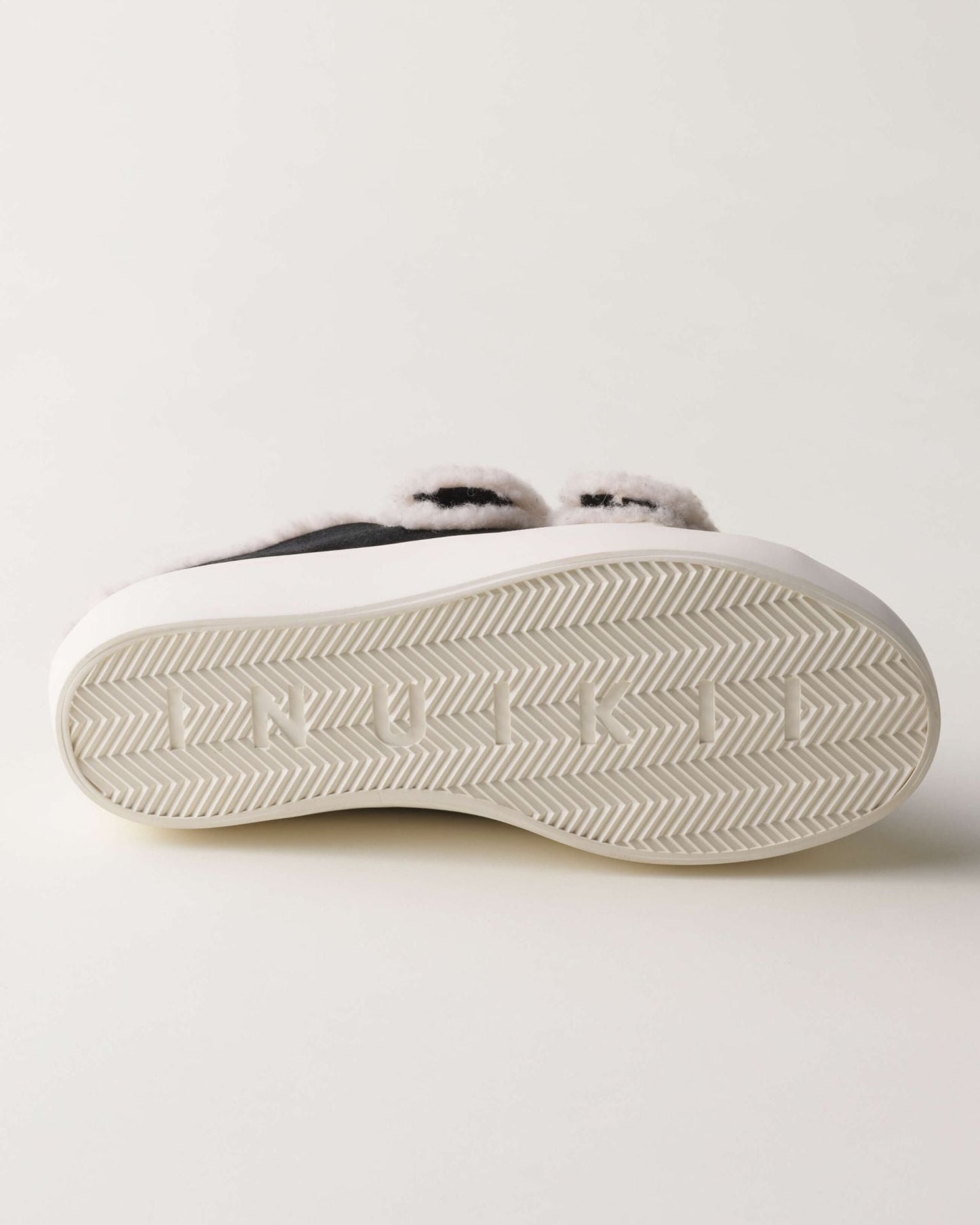 Inuikii - Sneakers - Black - Shearling Low Velcro