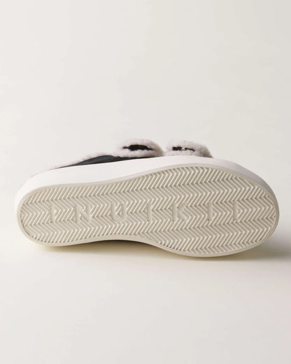 Shearling Low Velcro i sort fra Inuikii under sål