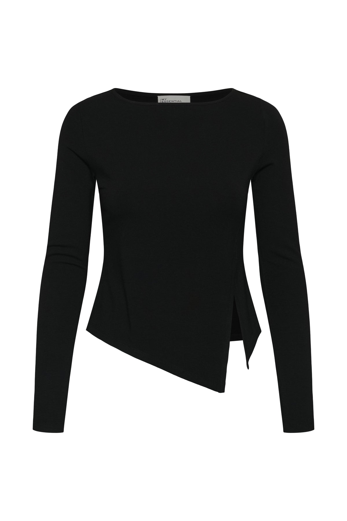 Nupti-blusen fra My Essential Wardrobe er en elegant, sort bluse med et moderne asymmetrisk snit packshot