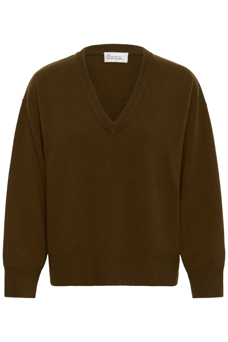 Jola-pulloveren fra My Essential Wardrobe er en ensfarvet strik i den varme nuance Bison packshot