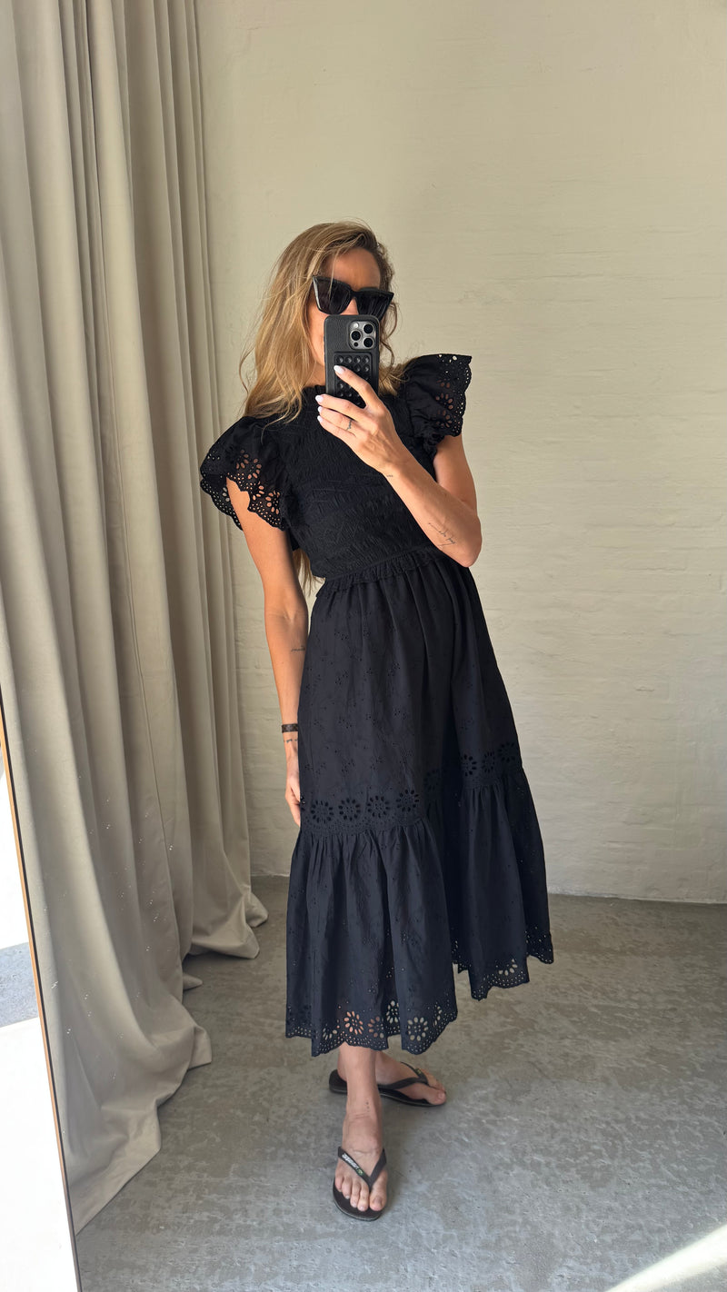 The Collection - Kjole - Black Smock broderi anglaise - Elia (BEMÆRK preorder uge 20/21)