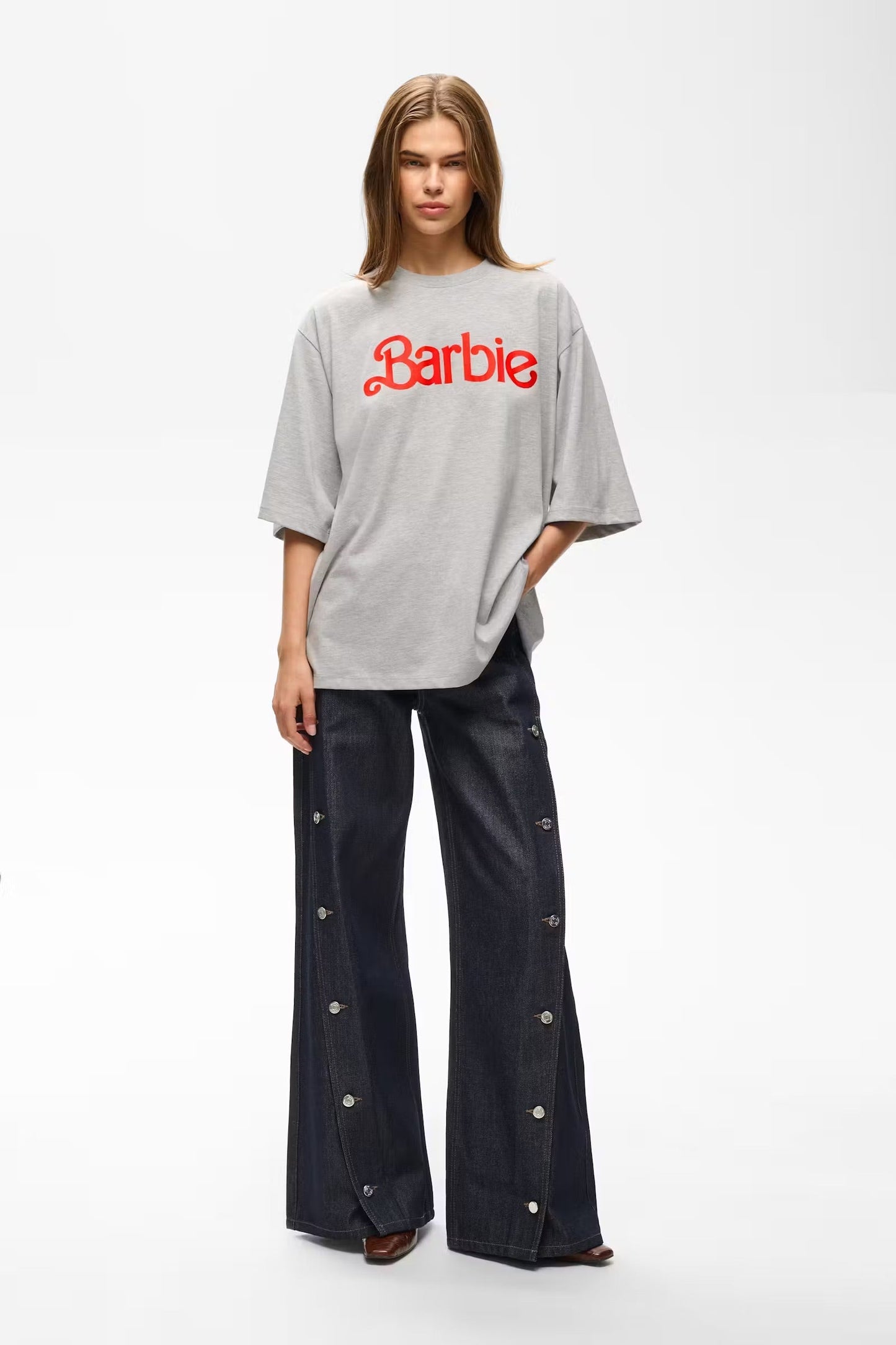 Nadya T-shirt i farven Light Grey Melange fra mærket Gestuz forfra på model