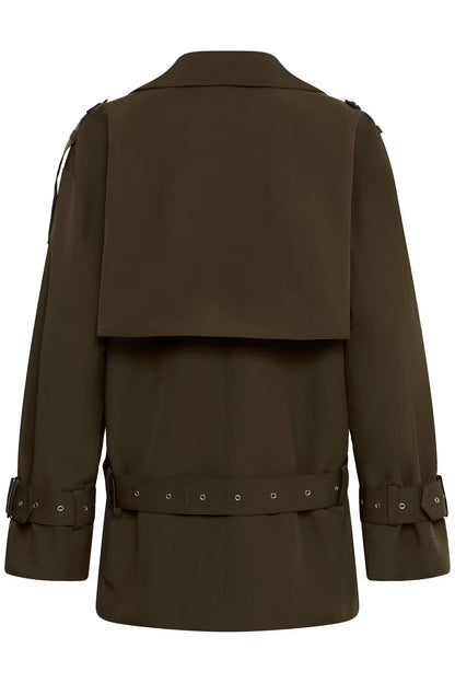 Trenchcoat der hedder Cherally i farven Slate Black fra Gestuz bagfra