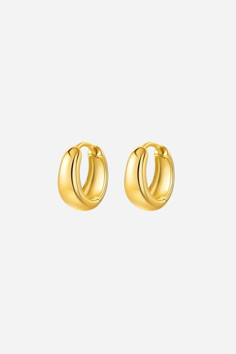 Chunky, runde hoops øreringe i skinnende guldfarve, 18 karat guldbelagt 925 sterlingsølv.