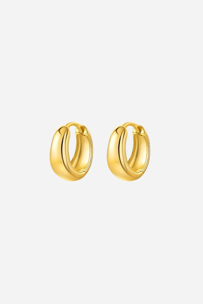 Chunky, runde hoops øreringe i skinnende guldfarve, 18 karat guldbelagt 925 sterlingsølv.