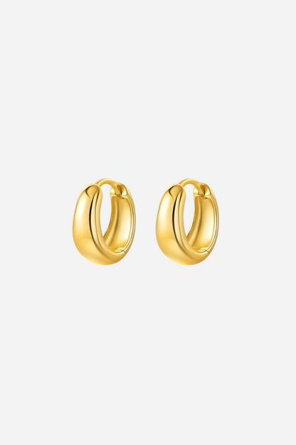 Chunky, runde hoops øreringe i skinnende guldfarve, 18 karat guldbelagt 925 sterlingsølv.