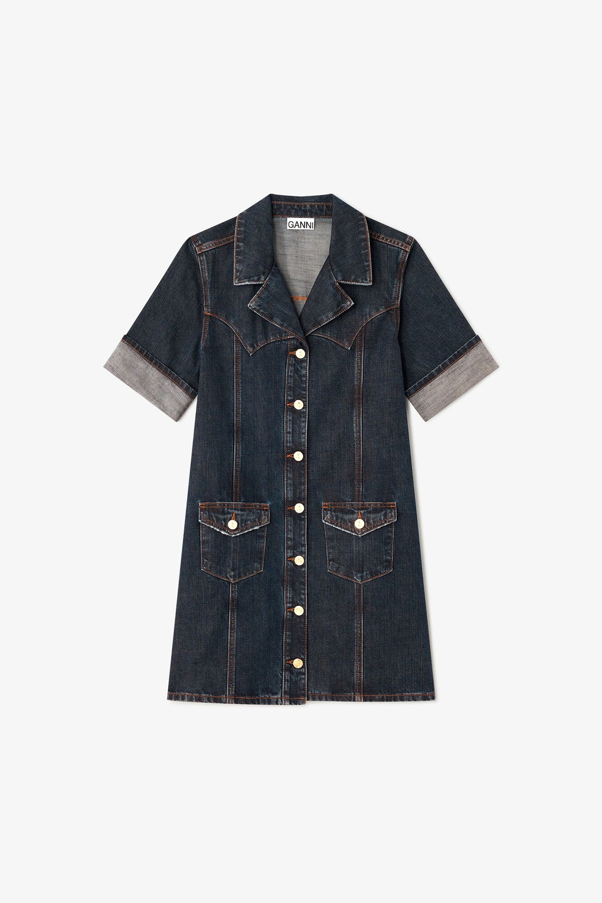 denimkjole fra GANNI kombinerer et afslappet udtryk med feminine detaljer