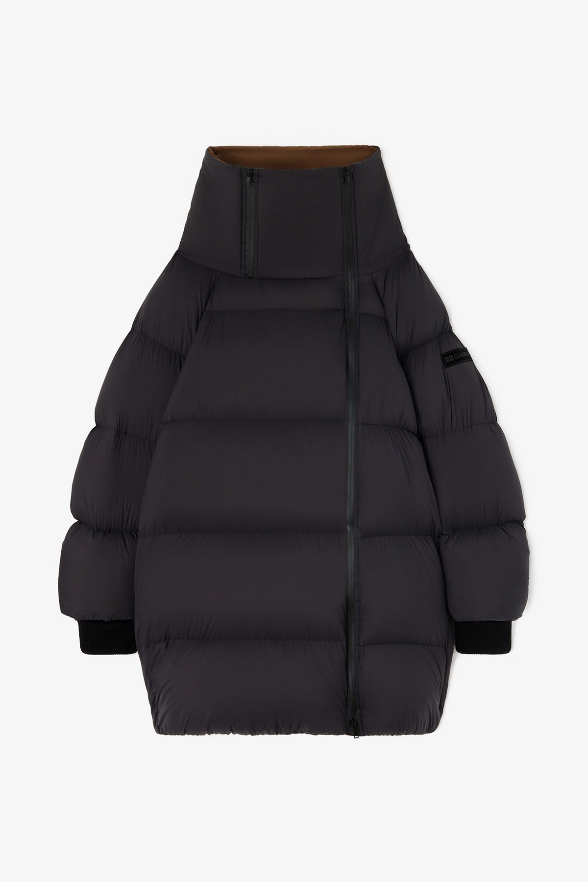 GANNI Maxi Puffer jakke i sort Phantom med lang, oversized pasform, høj krave, lynlåslukning, ribmanchetter og praktiske sidelommer packshot