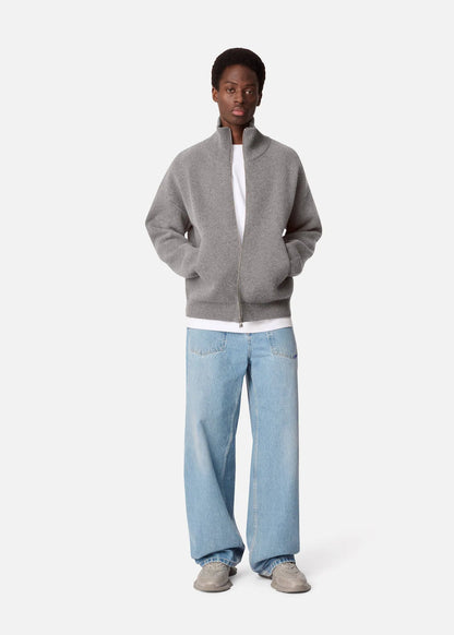 Core Zip-Up Sweater fra Axel Arigato er en blød, strikket cardigan i farven Grey Melange