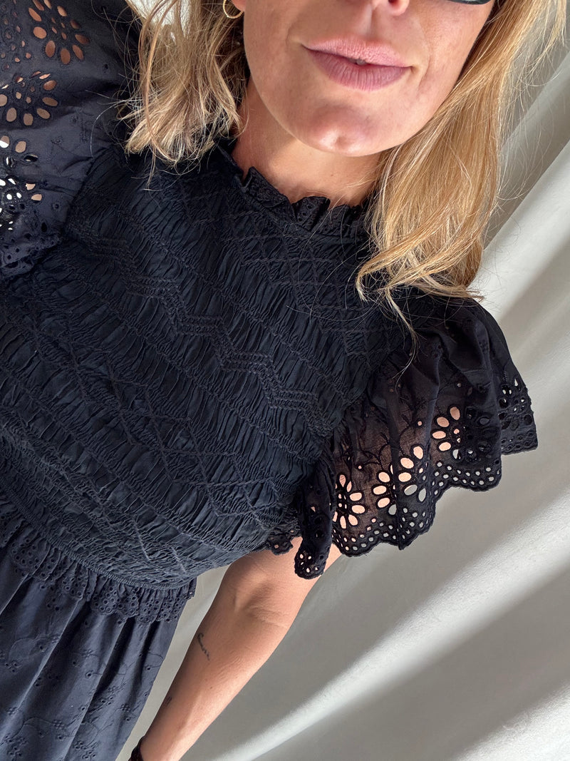 The Collection - Kjole - Black Smock broderi anglaise - Elia (BEMÆRK preorder uge 20/21)