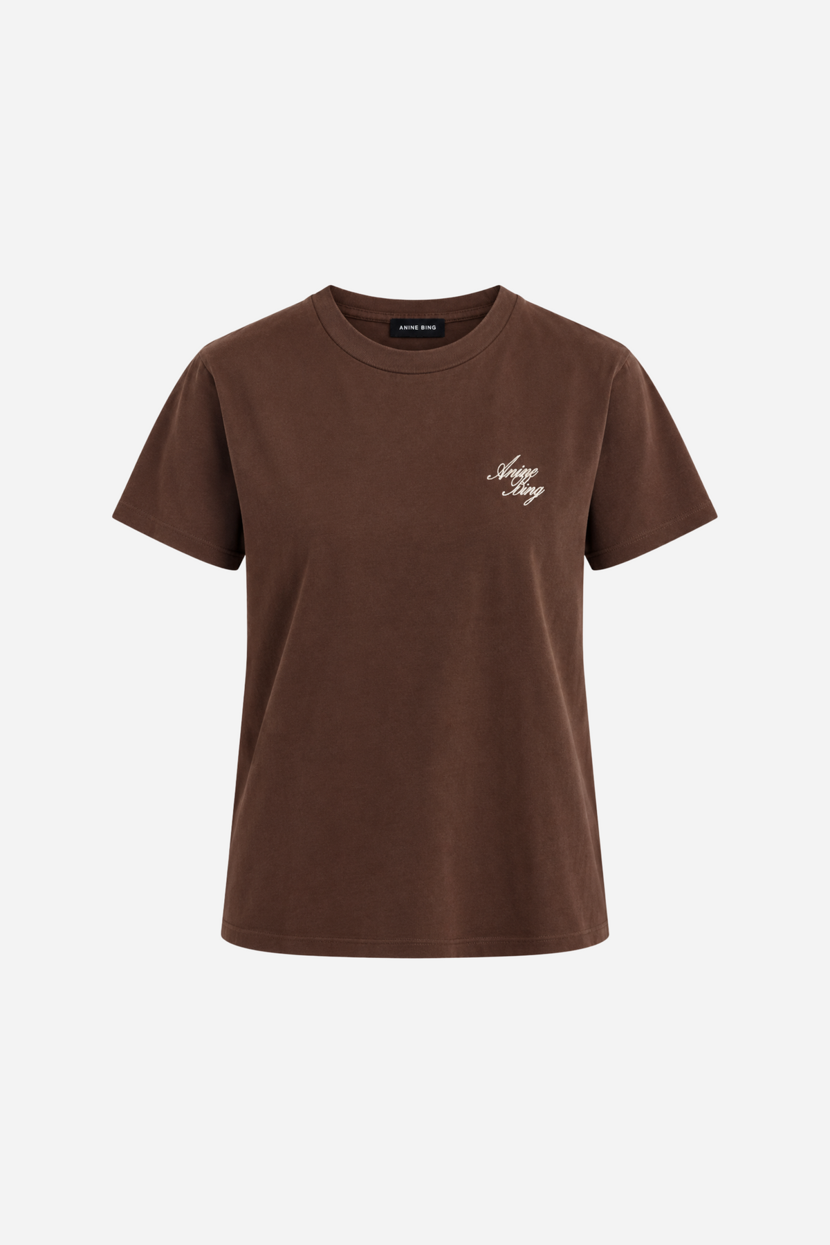 Shelley Tee Monogram fra Anine Bing er en stilren T-shirt i en smuk chokoladebrun farve