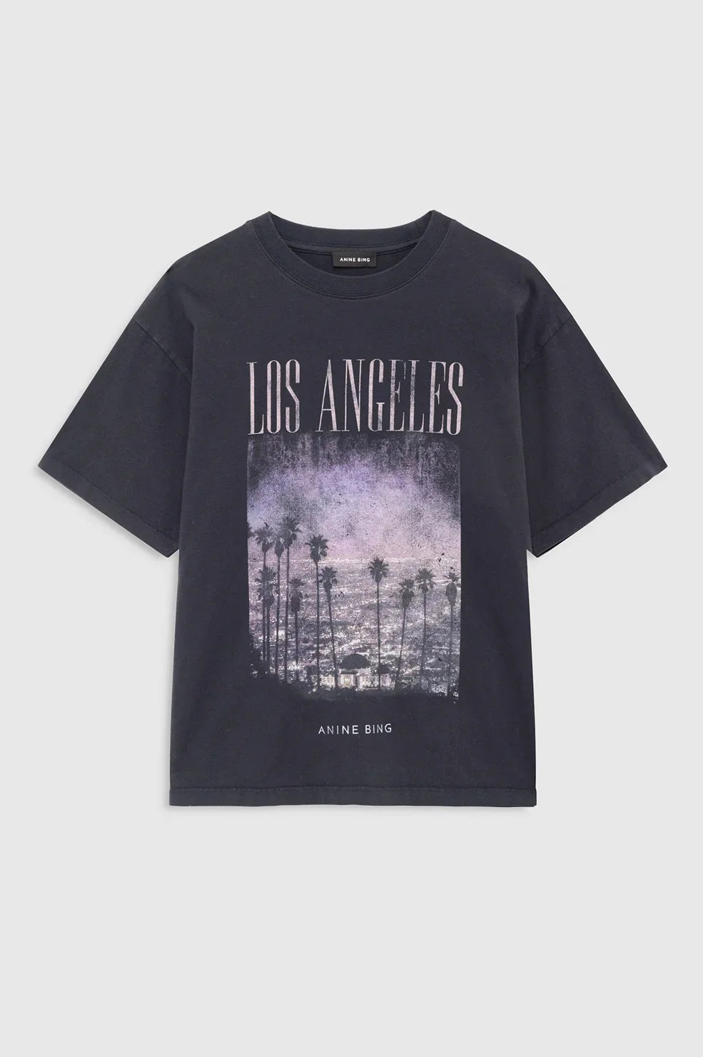 Cade Tee Los Angeles fra Anine Bing er en cool og afslappet T-shirt med et moderne, oversized look.