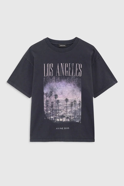 Cade Tee Los Angeles fra Anine Bing er en cool og afslappet T-shirt med et moderne, oversized look.