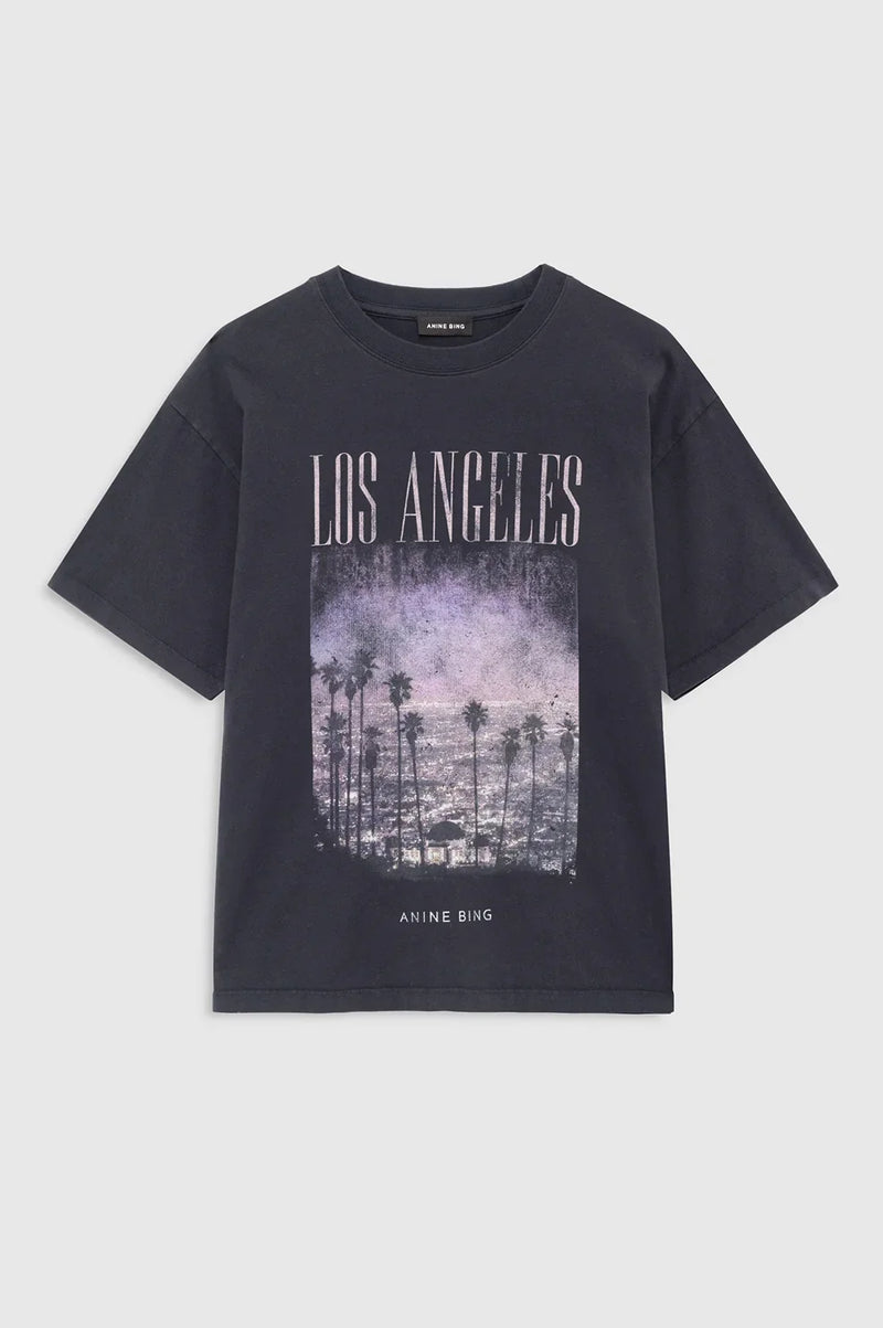 Cade Tee Los Angeles fra Anine Bing er en cool og afslappet T-shirt med et moderne, oversized look.