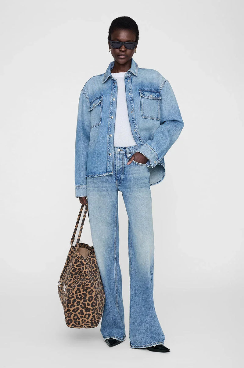 Hugh Jeans fra ANINE BING er inspireret af 90'ernes afslappede denimlook