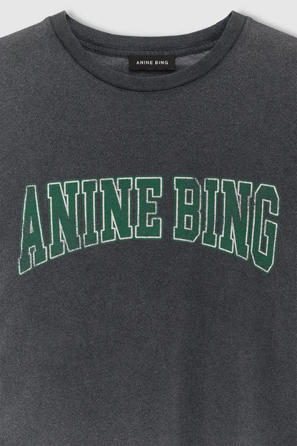 Shelley Tee fra Anine Bing er en cool T-shirt med et afslappet, vintageinspireret udtryk
