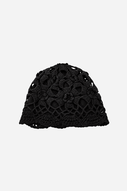 Saphira er en elegant og feminin hue fra Andcopenhagen Basics