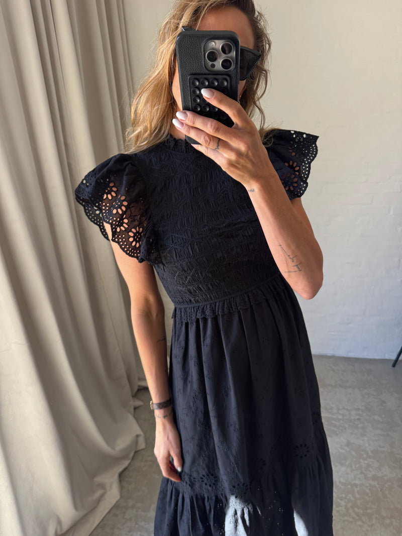 The Collection - Kjole - Black Smock broderi anglaise - Elia (BEMÆRK preorder uge 20/21)