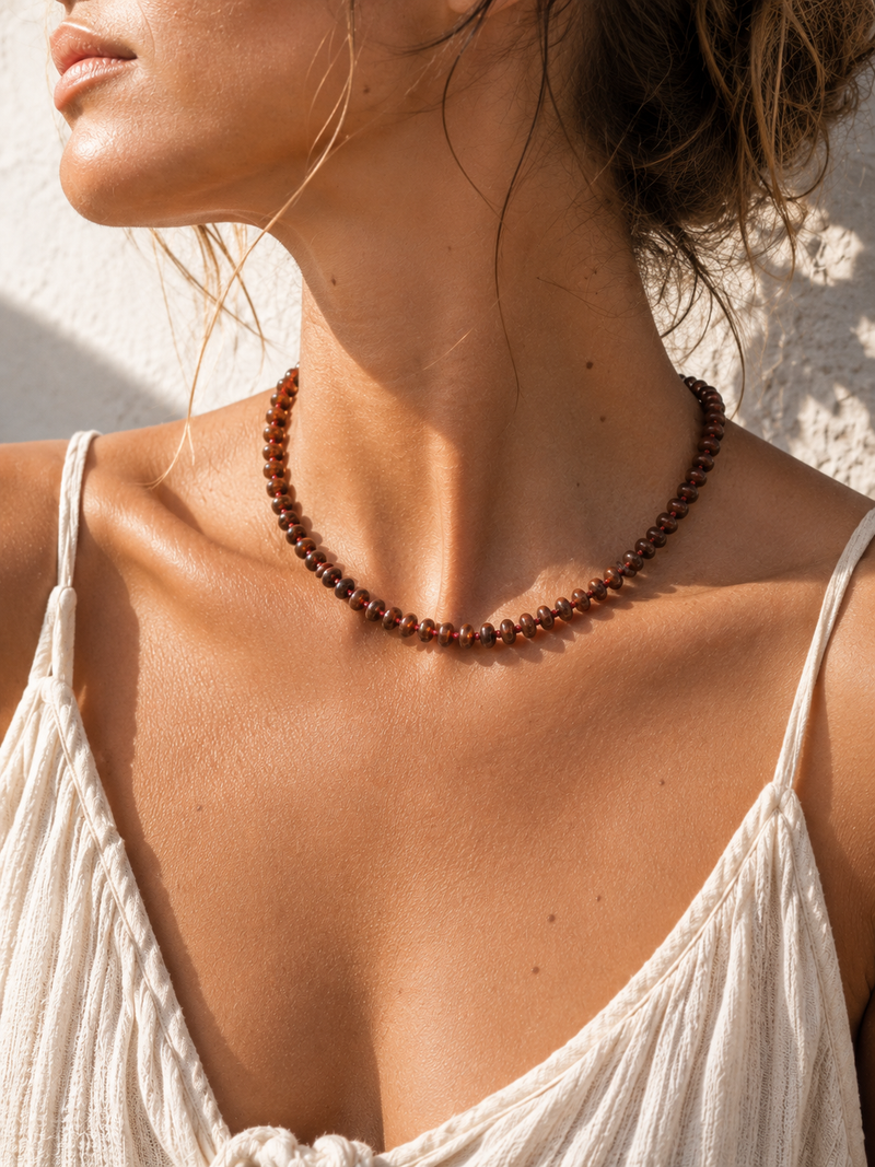 Andcopenhagen Jewelry - Perlehalsklæde - Rød tigerøje - Ebba