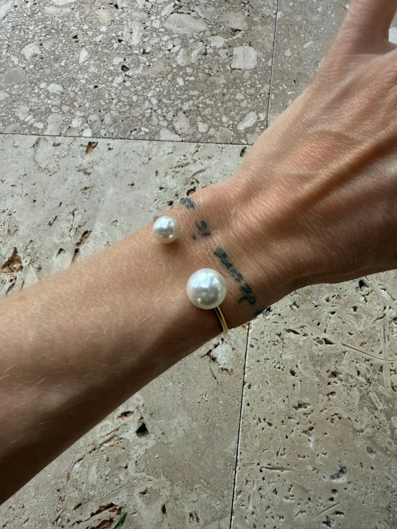 Andcopenhagen Jewelry - Armbånd - 18 karat guldbelagt stainless steel - Bangle pearl