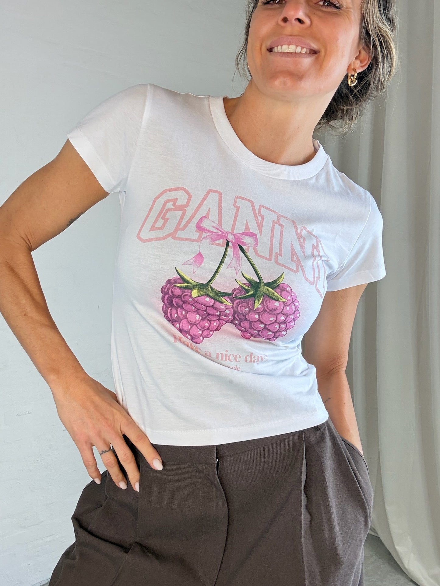 Ganni - T-shirt - Hvid - Baby Fit T-shirt Raspberry