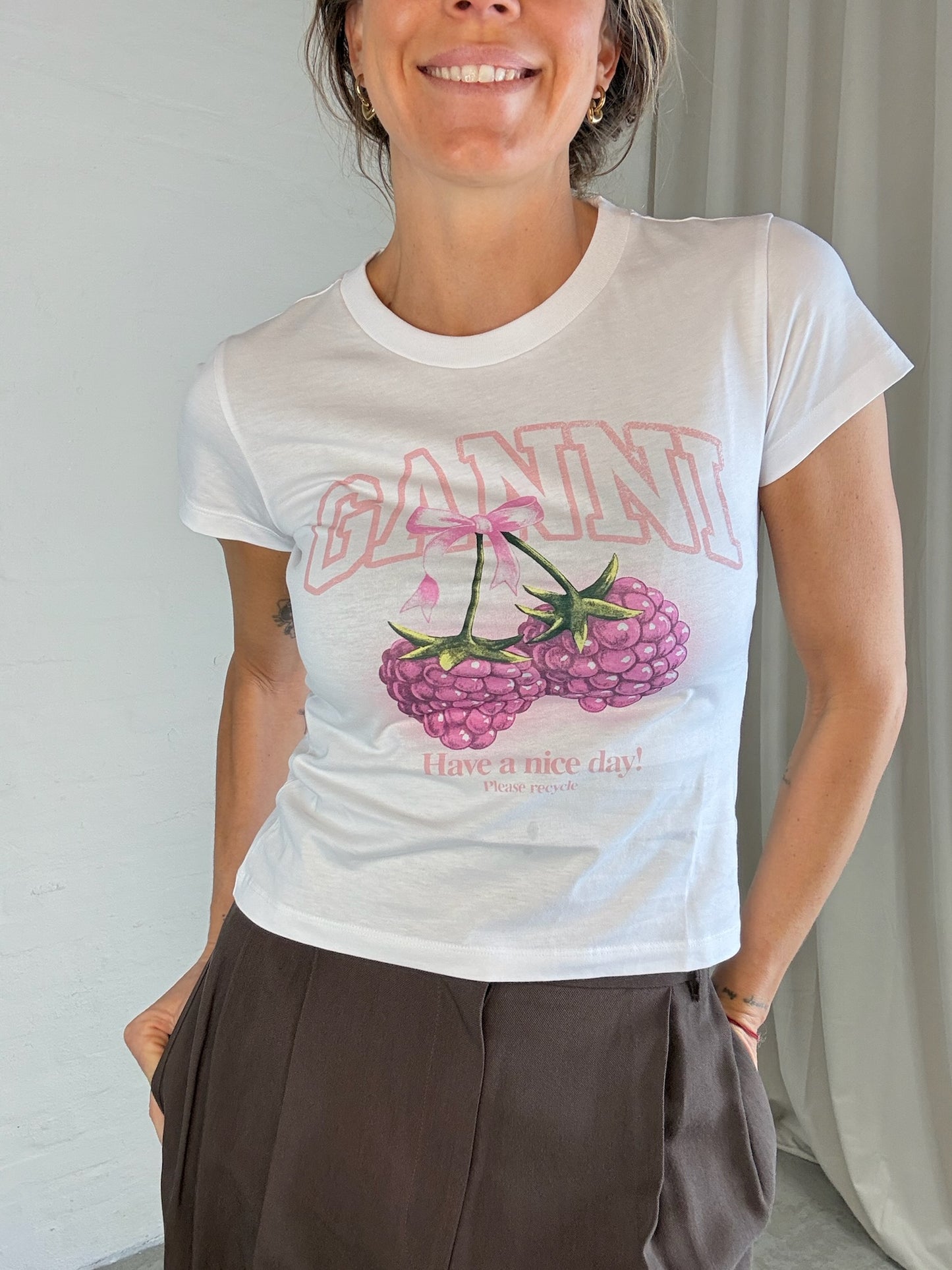 Ganni - T-shirt - Hvid - Baby Fit T-shirt Raspberry