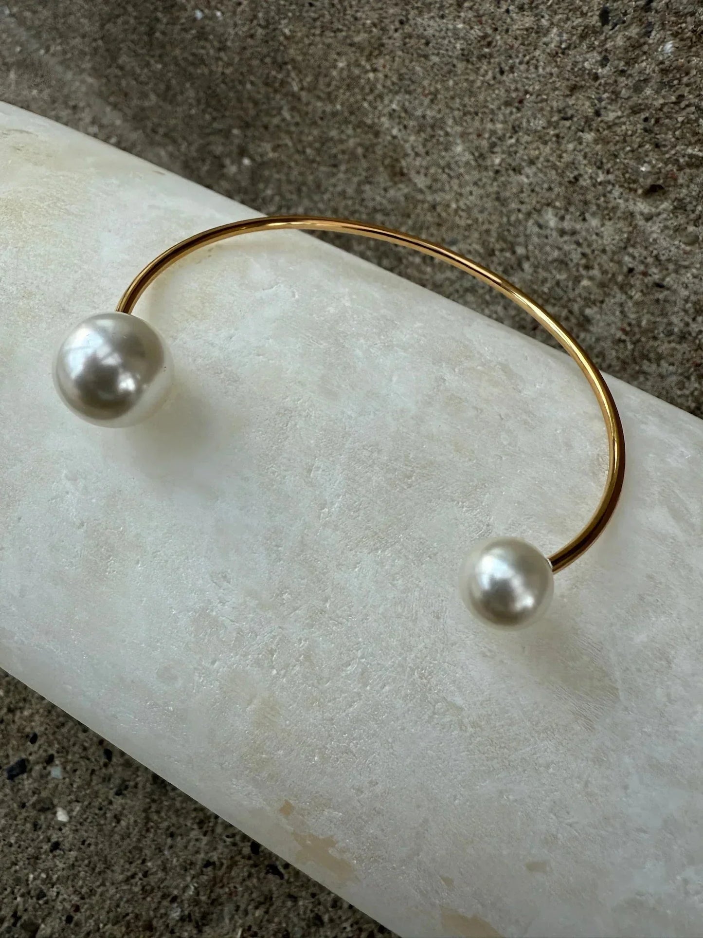 Andcopenhagen - Armbånd - 18 karat guldbelagt stainless steel - Bangle pearl