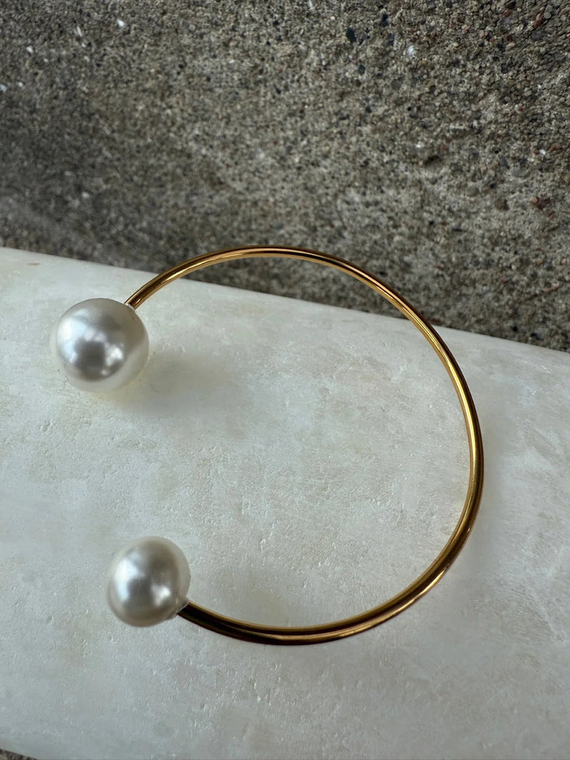Andcopenhagen Jewelry - Armbånd - 18 karat guldbelagt stainless steel - Bangle pearl