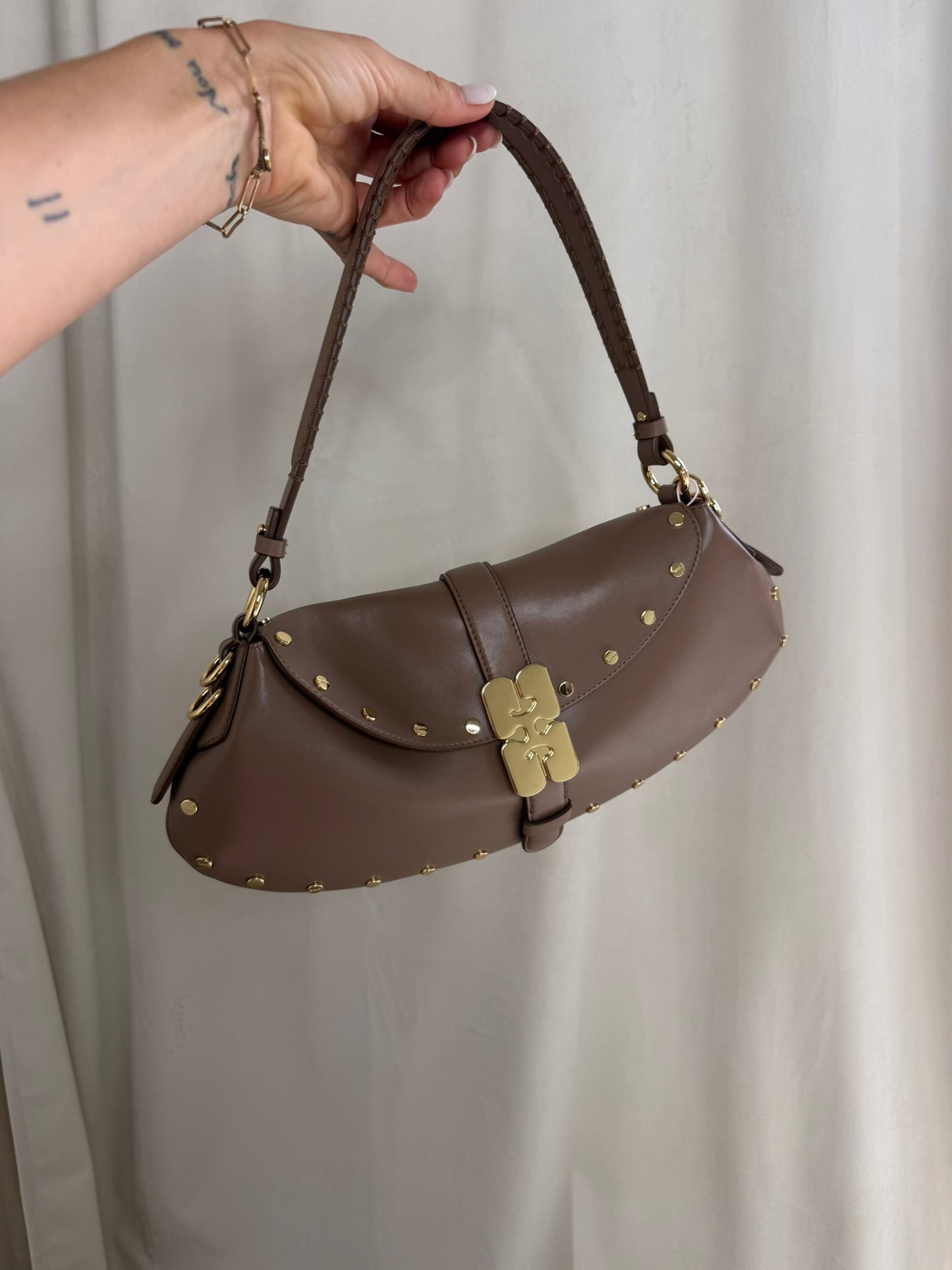 Ganni - Taske - Coca Mocha - B-Kat Studs