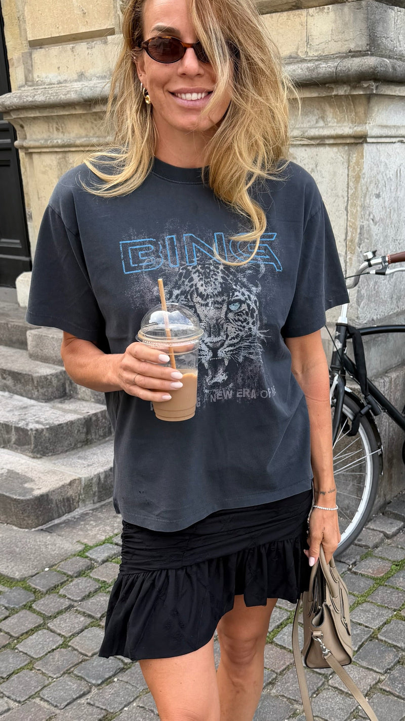Anine Bing - T-shirt - Washed Black - Cade Tee Leo Muse