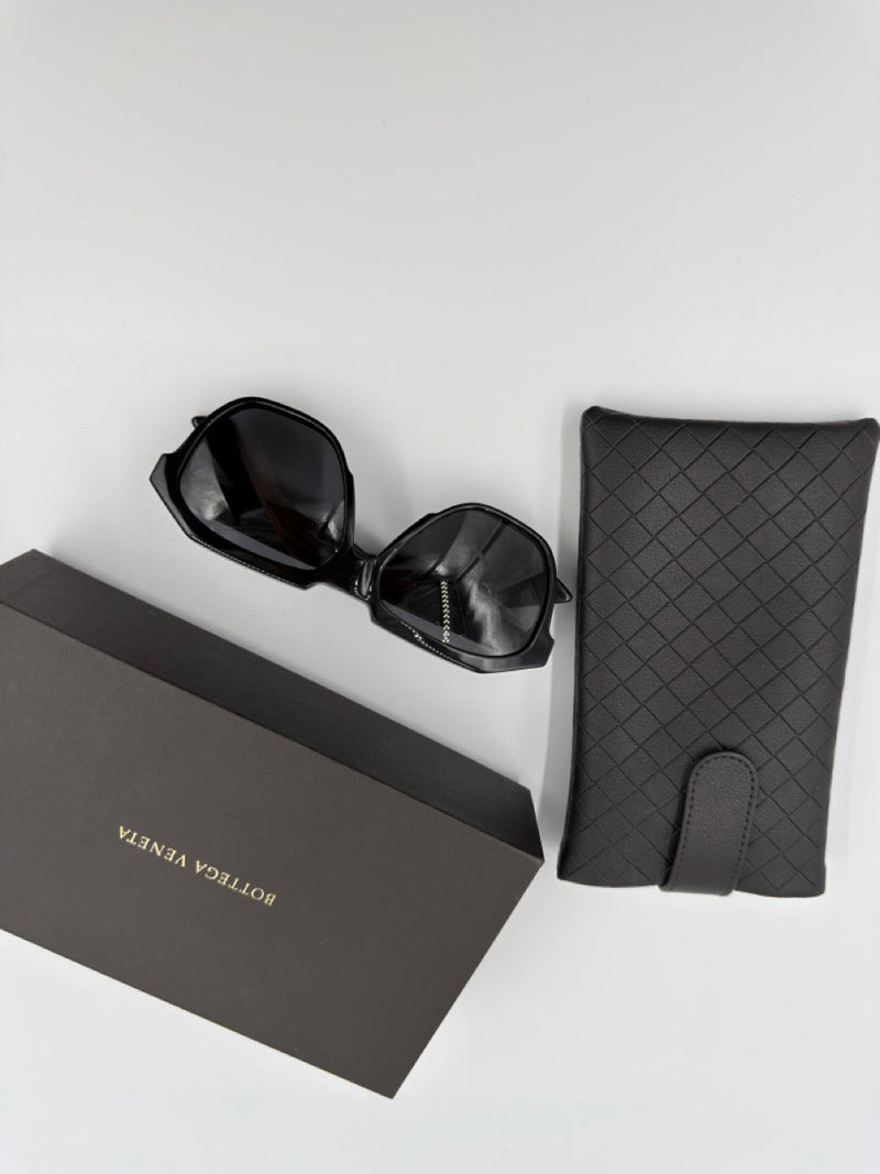 Bottega Veneta BV1035S - solbriller - sorte geometriske solbriller - secondhand