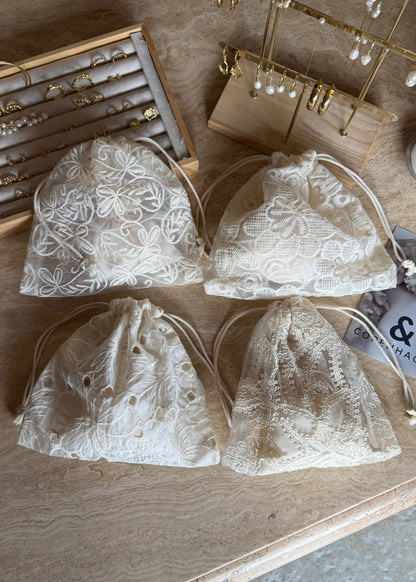 Andcopenhagen Jewelry | Adventskalender | Spar 65% | 4 Smykker + 4 accessories i flotte blonde poser (preorder)