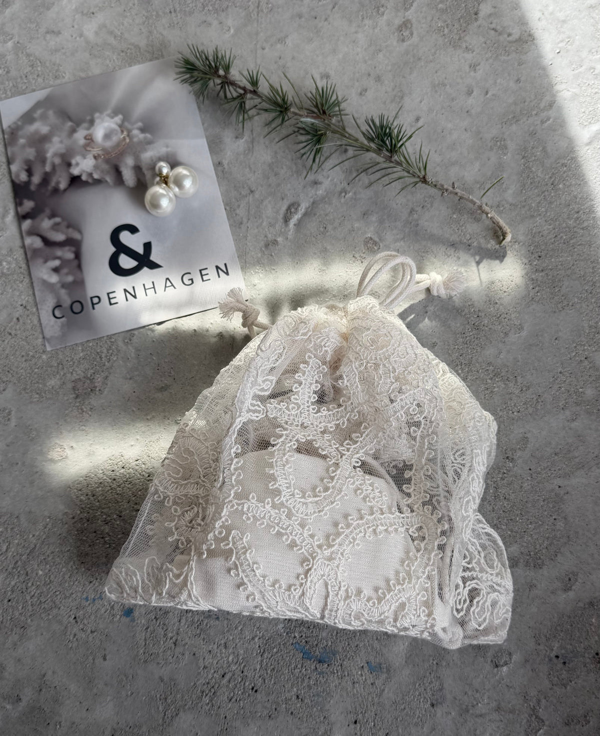Andcopenhagen Jewelry | Adventskalender | Spar 65% | 4 Smykker + 4 accessories i flotte blonde poser ( preorder)