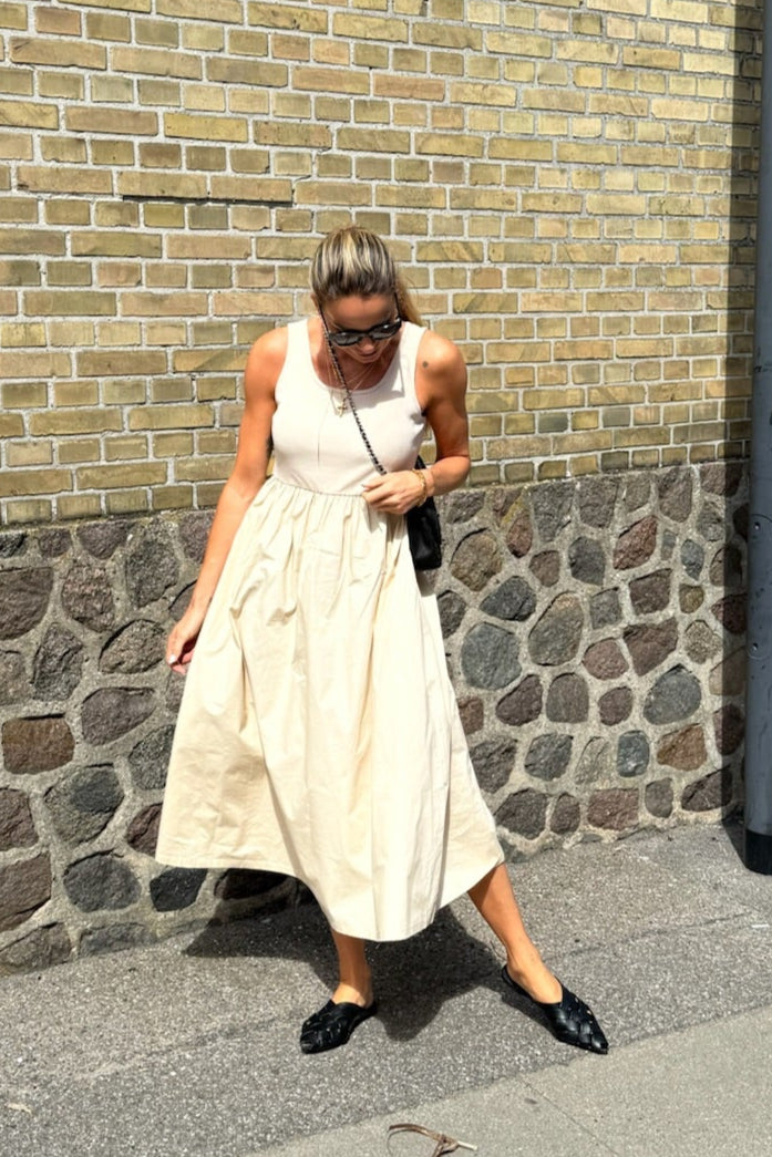 The Collection - Kjole - Beige - Sofia