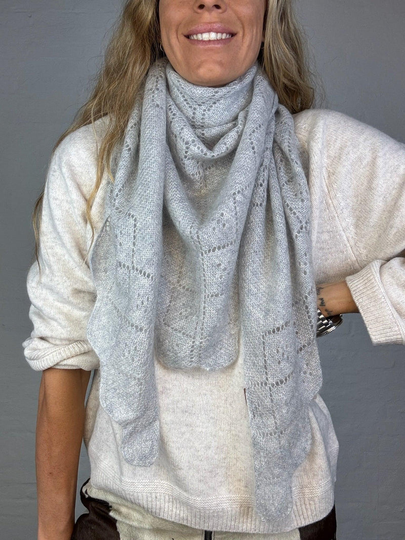 Andcopenhagen - Cashmeretøklæde - Triangle trinity stor 100% Cashmere - Grey - Stilkompagniet.dk