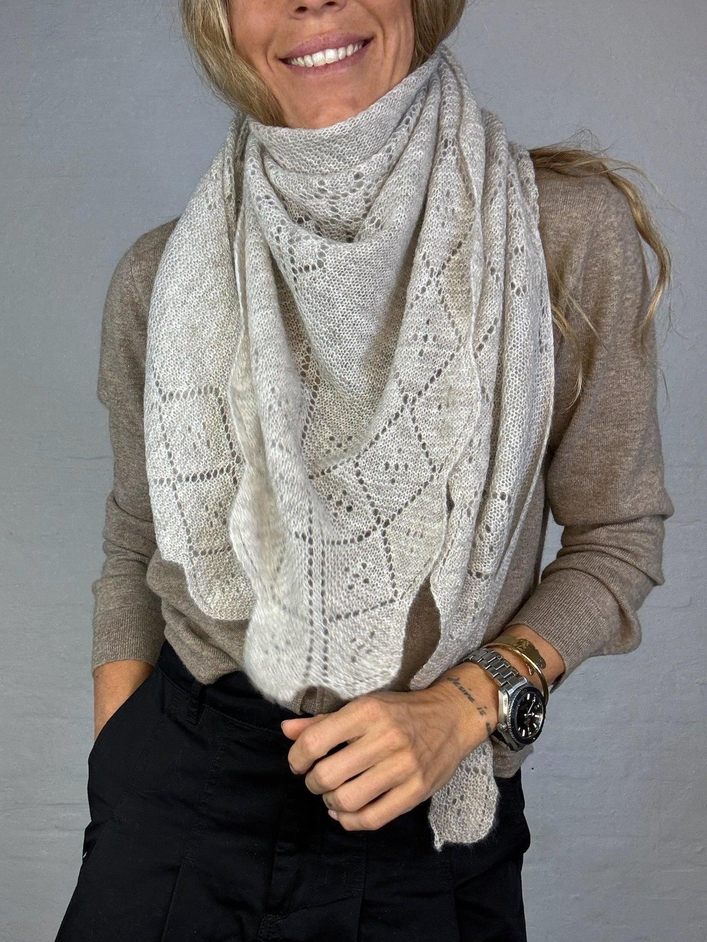 Andcopenhagen - Cashmeretøklæde - Triangle trinity stor 100% Cashmere - Light beige - Stilkompagniet.dk