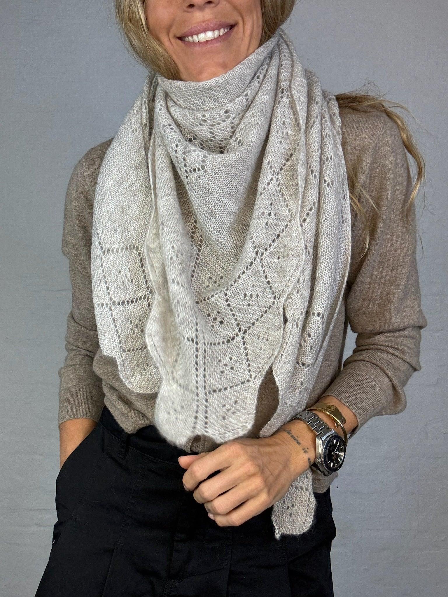 Andcopenhagen - Cashmeretøklæde - Triangle trinity stor 100% Cashmere - Light beige - Stilkompagniet.dk